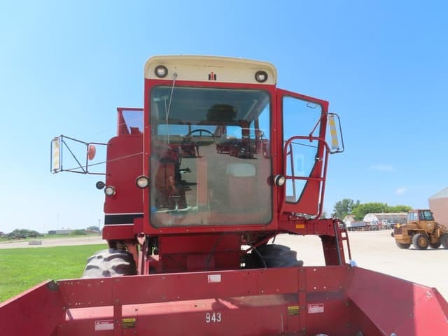 Image of International Harvester 1420 equipment image 1