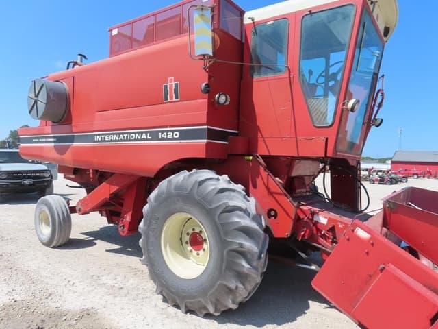 Image of International Harvester 1420 equipment image 4