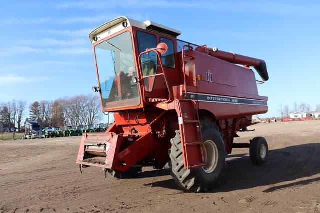 Image of International Harvester 1440 equipment image 2
