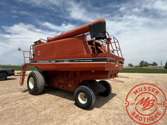 Image of International Harvester 1440 equipment image 1