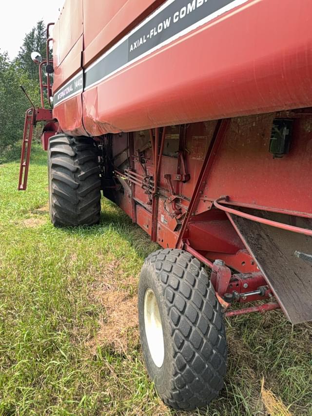 Image of International Harvester 1440 equipment image 4