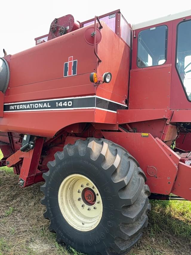Image of International Harvester 1440 equipment image 1