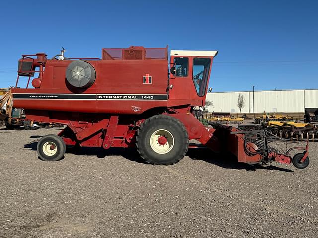 Image of International Harvester 1440 equipment image 1