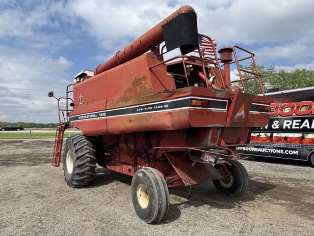 Image of International Harvester 1440 equipment image 3