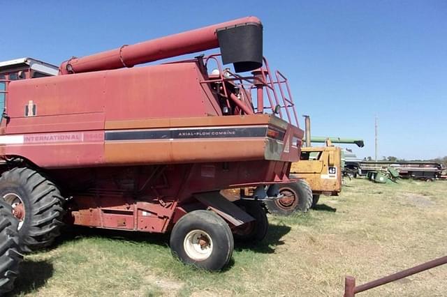 Image of International Harvester 1440 equipment image 3