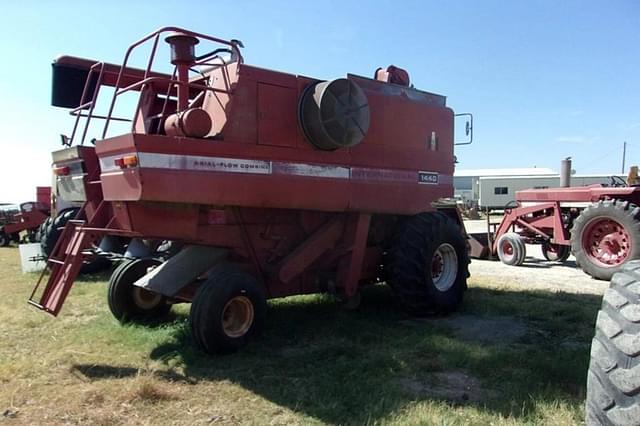 Image of International Harvester 1440 equipment image 4