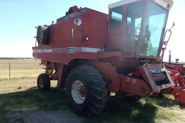 Image of International Harvester 1440 equipment image 2