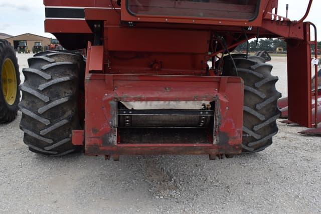 Image of International Harvester 1440 equipment image 4