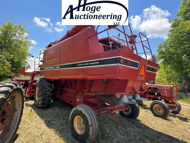 Image of International Harvester 1440 equipment image 4