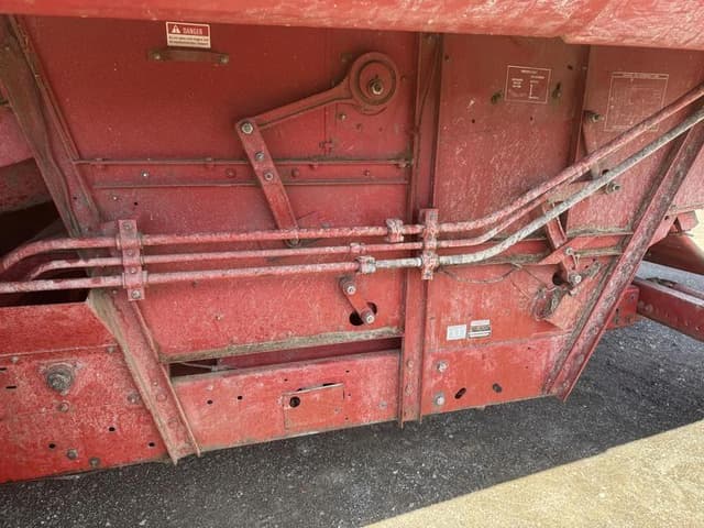 Image of International Harvester 1440 equipment image 2