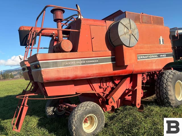 Image of International Harvester 1440 equipment image 1