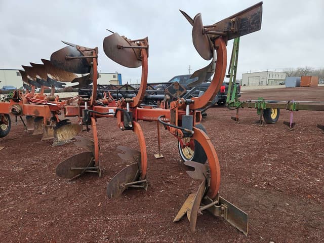 Image of International Harvester 145 equipment image 3