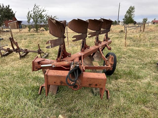 Image of International Harvester 145 equipment image 4