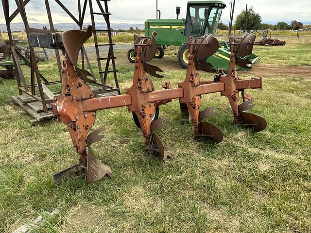 Image of International Harvester 145 equipment image 2