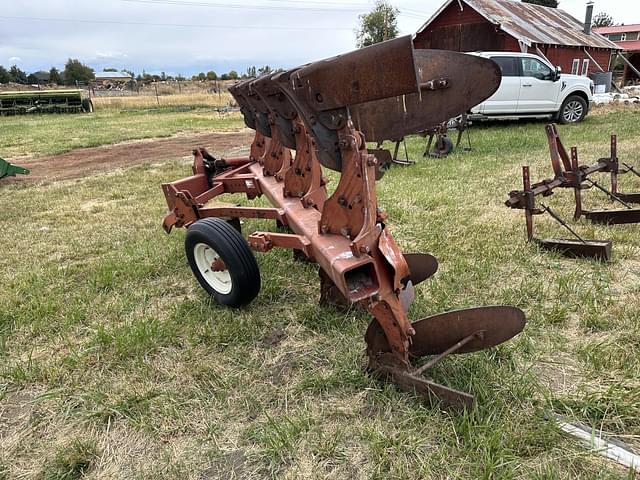 Image of International Harvester 145 equipment image 1