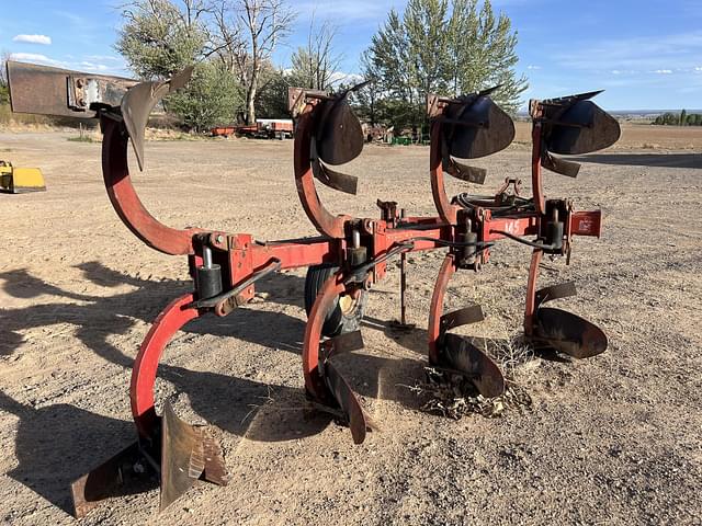 Image of International Harvester 145 equipment image 4
