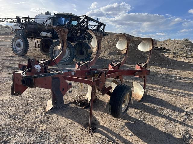 Image of International Harvester 145 equipment image 2