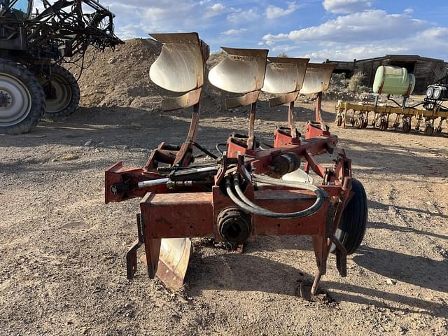 Image of International Harvester 145 equipment image 3