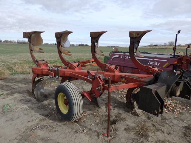 Image of International Harvester 145 equipment image 4