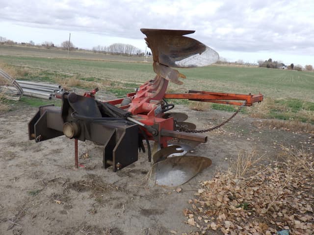 Image of International Harvester 145 equipment image 2