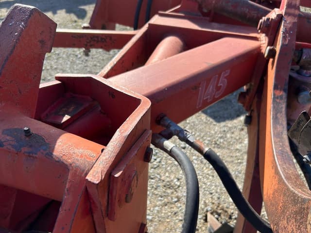 Image of International Harvester 145 equipment image 4