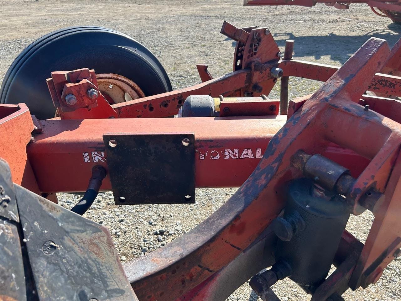 International Harvester 145 Equipment Image0