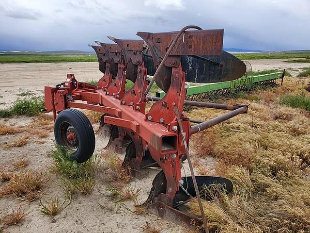 Image of International Harvester 145 equipment image 1