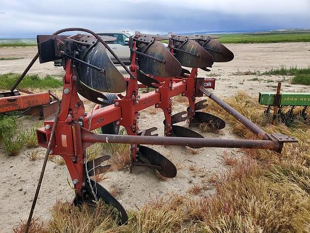 Image of International Harvester 145 equipment image 2