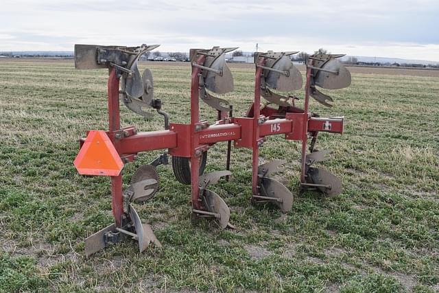 Image of International Harvester 145 equipment image 4