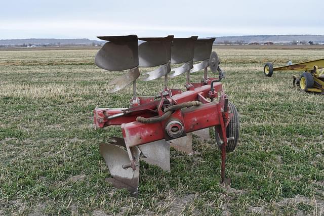 Image of International Harvester 145 equipment image 1