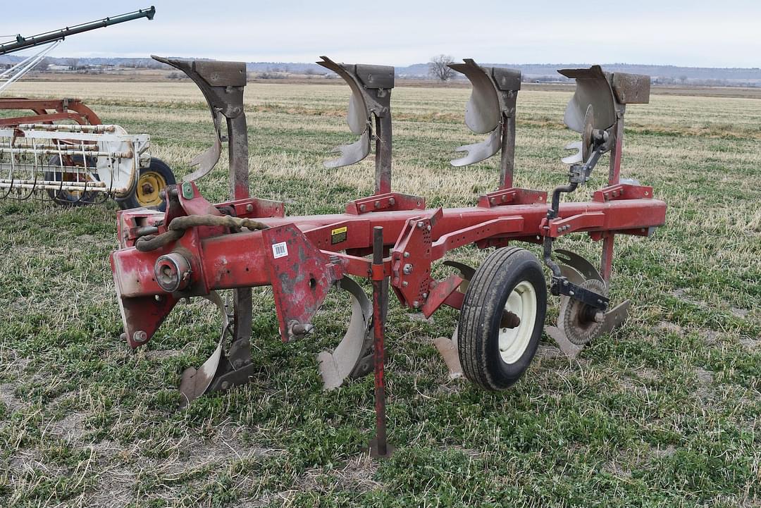 Image of International Harvester 145 Primary image