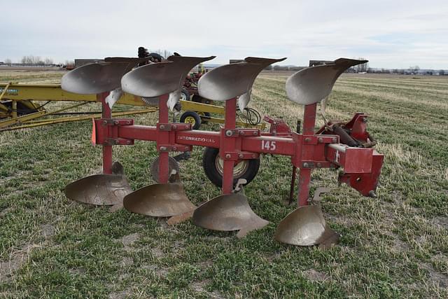 Image of International Harvester 145 equipment image 3