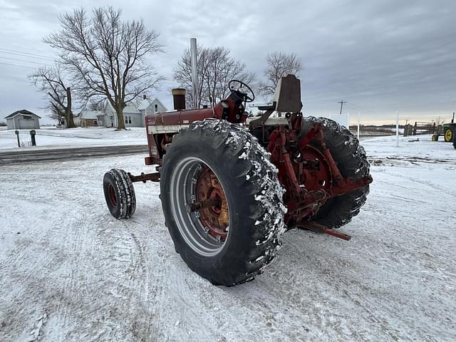 Image of International Harvester 1456 equipment image 4