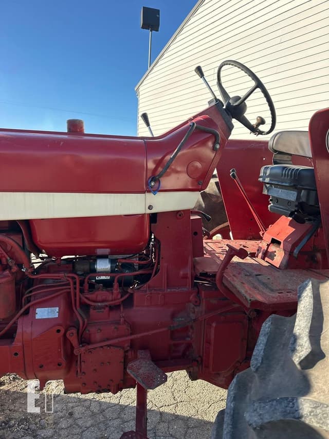 Image of International Harvester 1456 equipment image 4