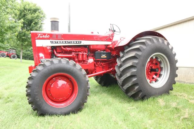 Image of International Harvester 1456 equipment image 3
