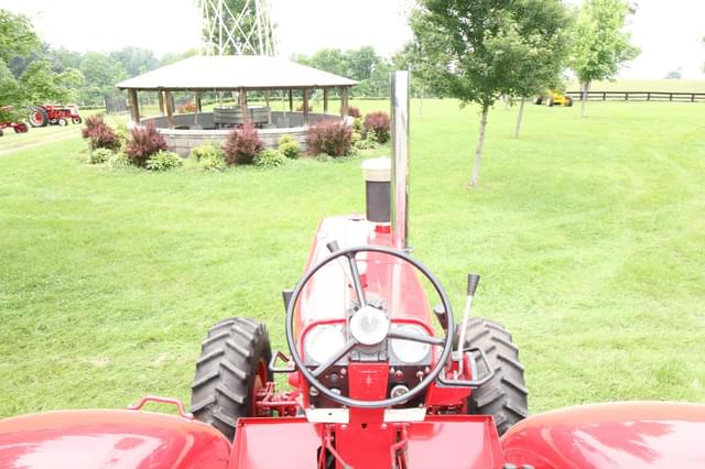 Image of International Harvester 1456 equipment image 4