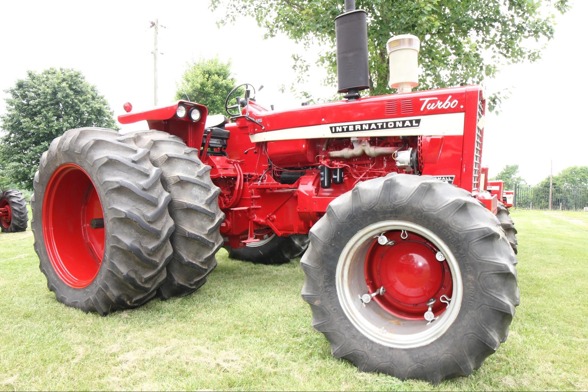 International Harvester 1456 Equipment Image0