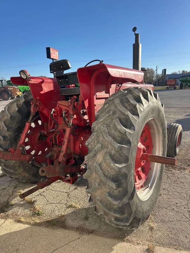 Image of International Harvester 1456 equipment image 2