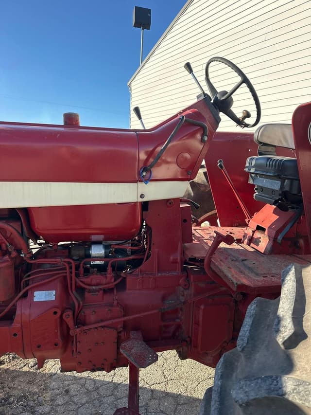 Image of International Harvester 1456 equipment image 4