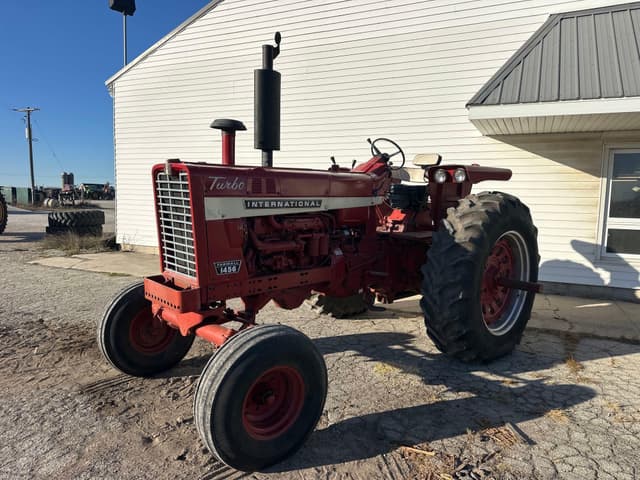 Image of International Harvester 1456 equipment image 1