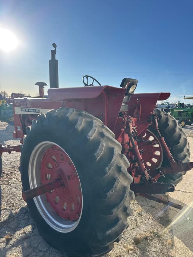 Image of International Harvester 1456 equipment image 3