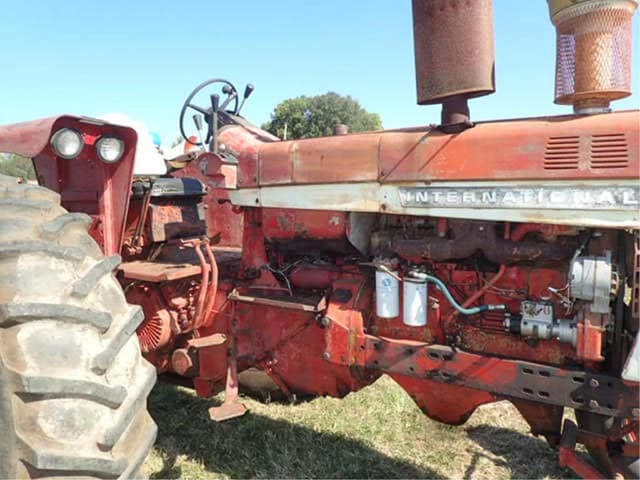 Image of International Harvester 1456 equipment image 4