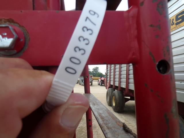 Image of International Harvester 1460 equipment image 2