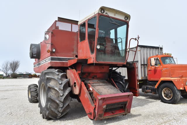 Image of International Harvester 1460 equipment image 2