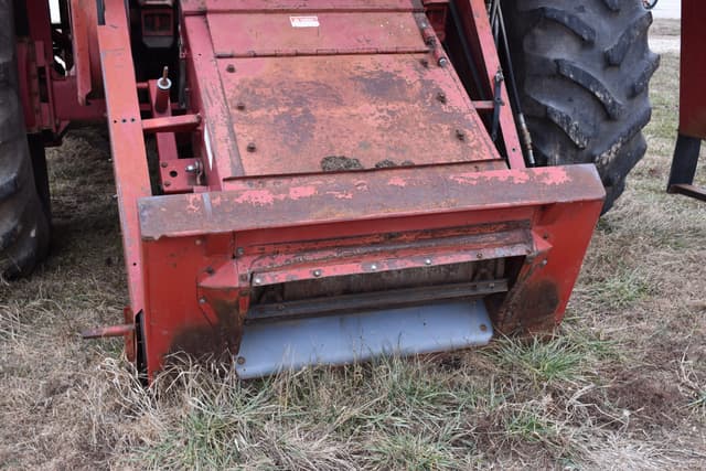 Image of International Harvester 1460 equipment image 4