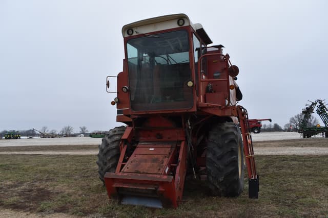 Image of International Harvester 1460 equipment image 1