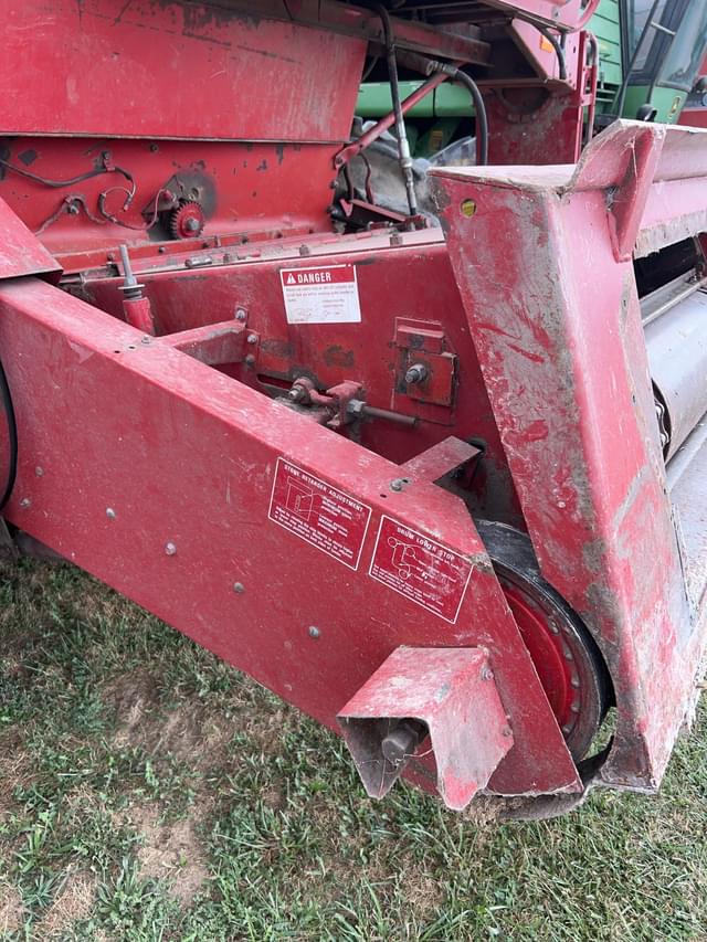 Image of International Harvester 1460 equipment image 4