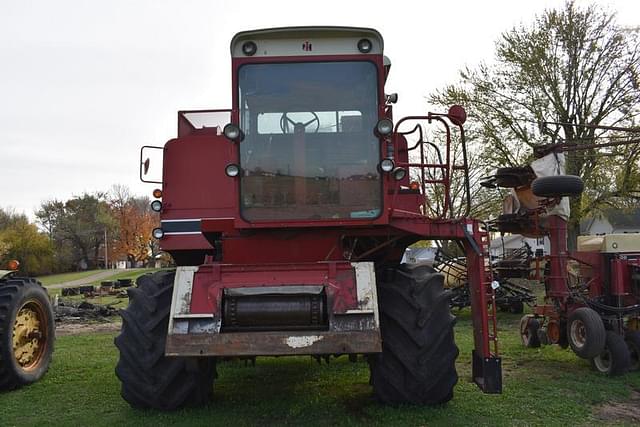 Image of International Harvester 1460 equipment image 2