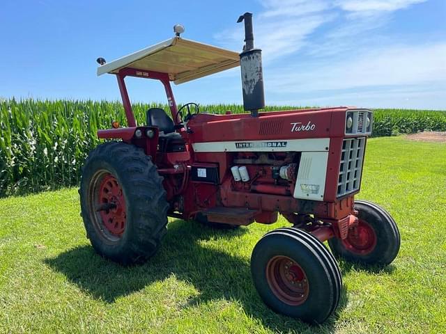 Image of International Harvester 1466 equipment image 2
