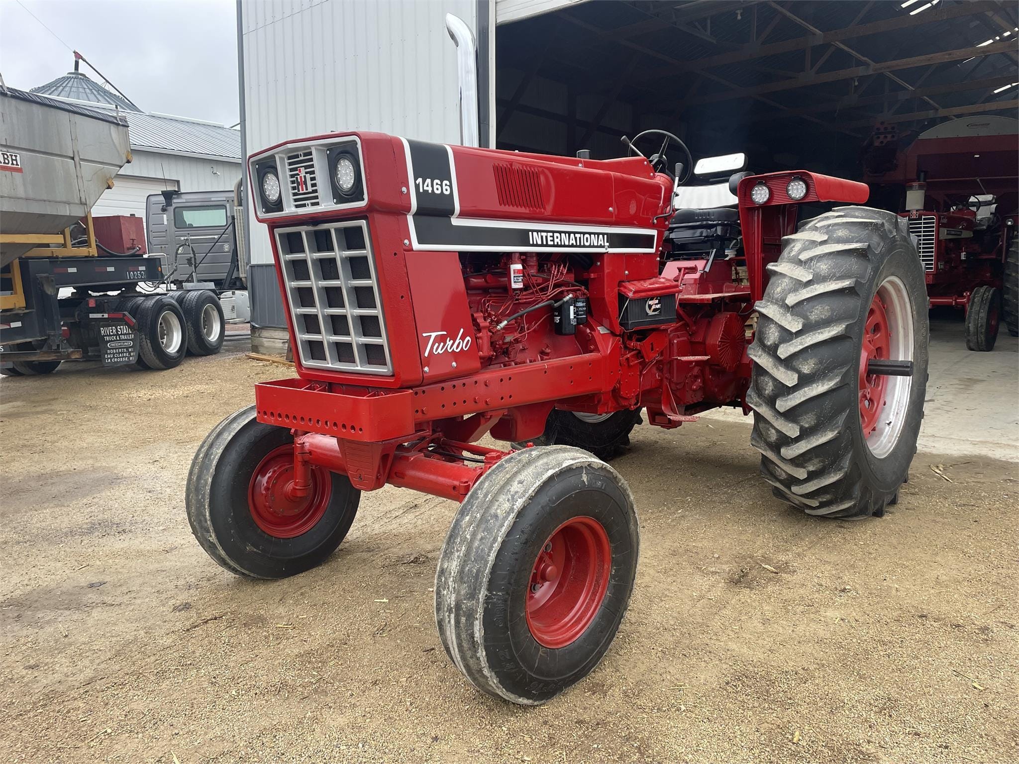 Main image International Harvester 1466